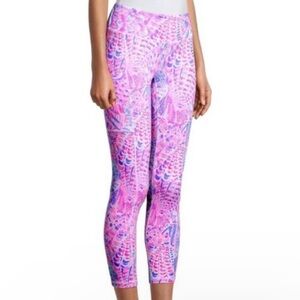 Lilly Pulitzer Weekender Leggings in Raz Berry Sea You Soon size Large NWT